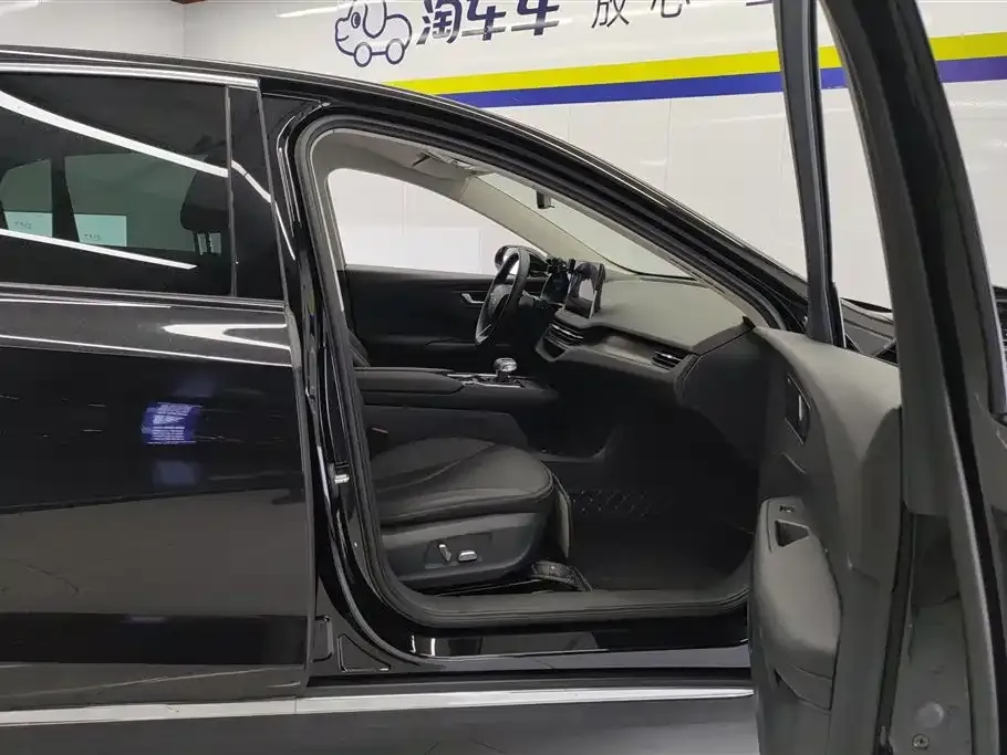 Hongqi E-QM5 — фото 4
