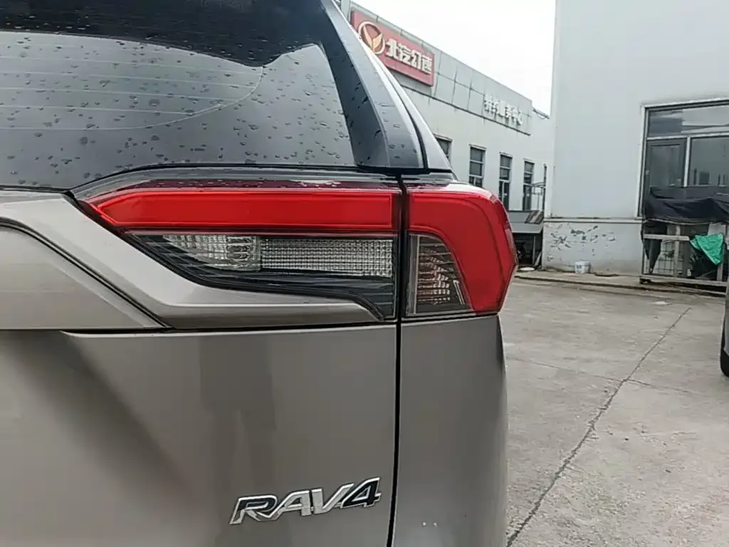 Toyota RAV4 2024 из CN, фото 8
