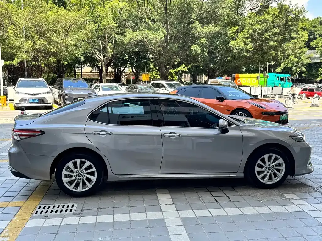 Toyota Camry — фото 10