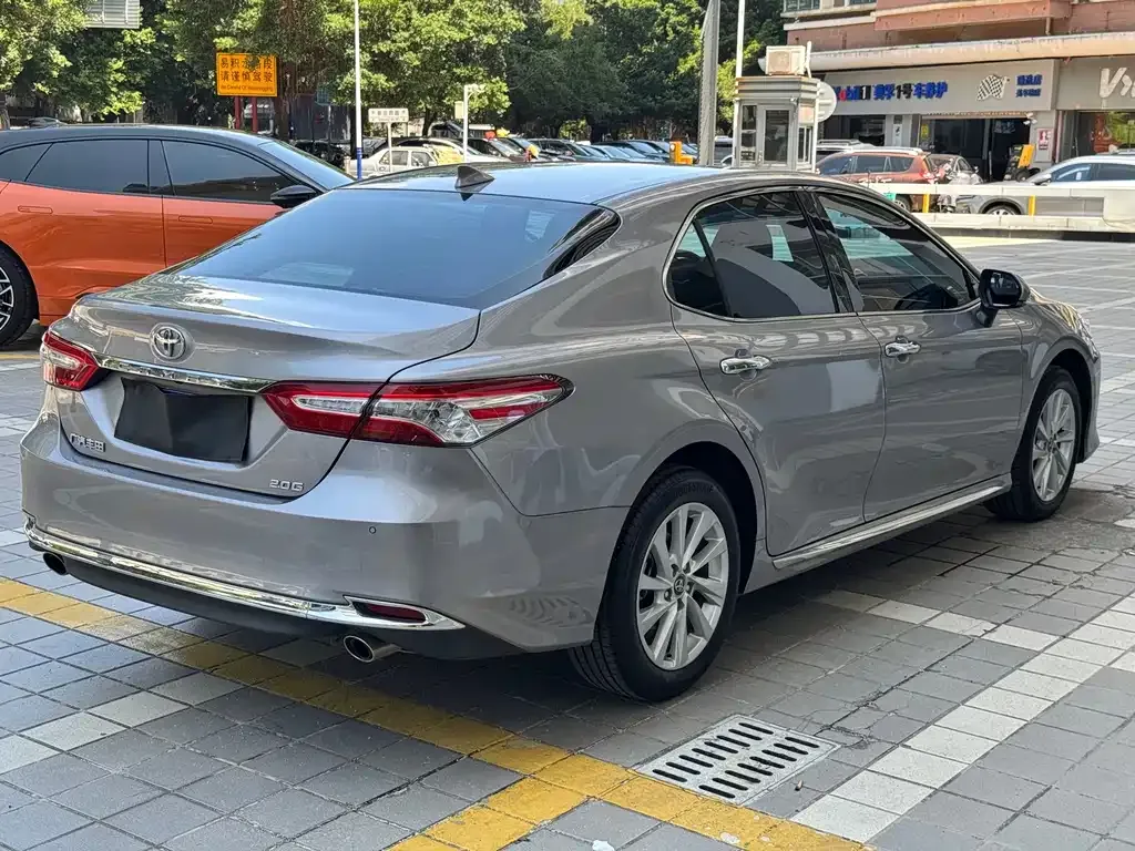 Toyota Camry — фото 7