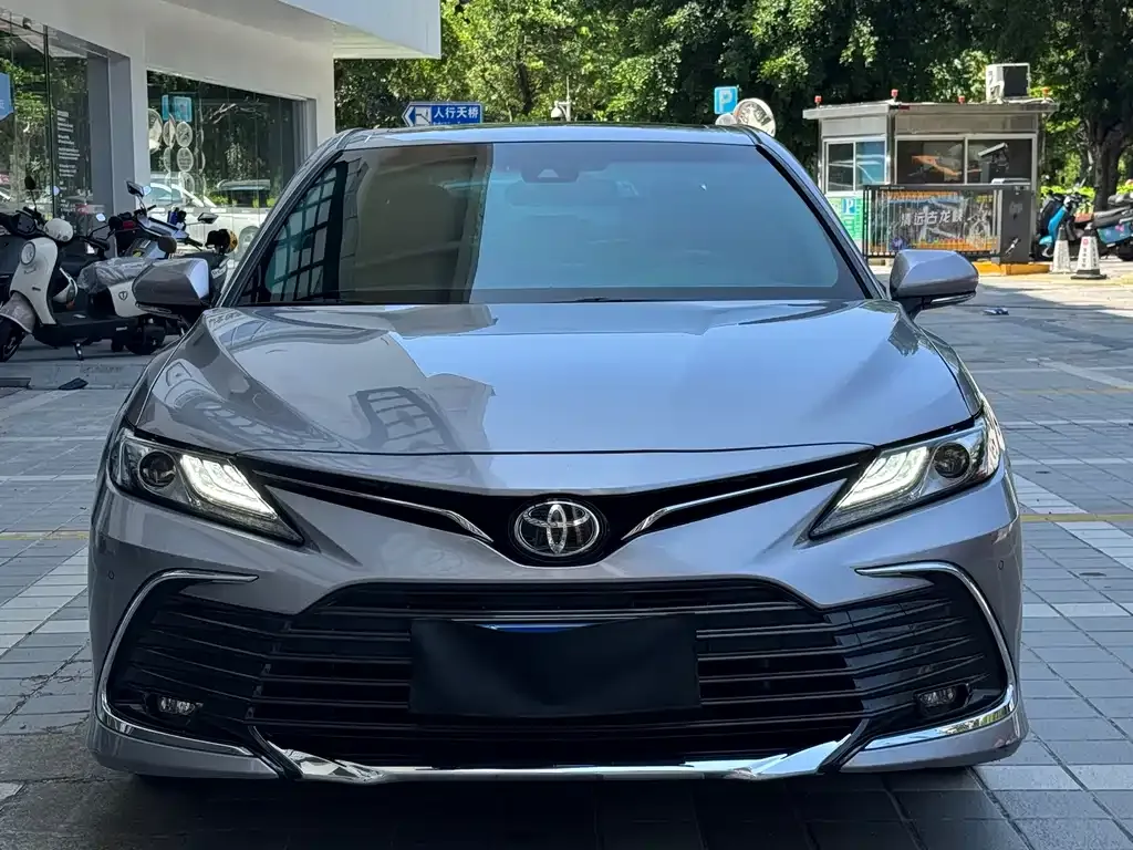 Toyota Camry — фото 6