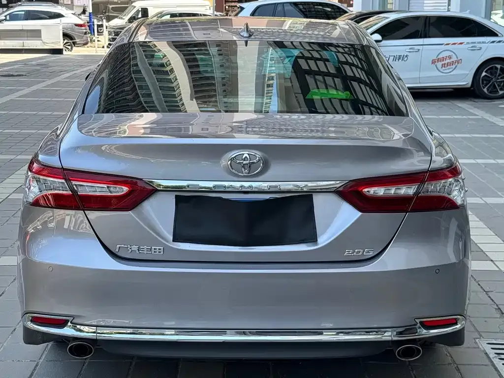 Toyota Camry — фото 4