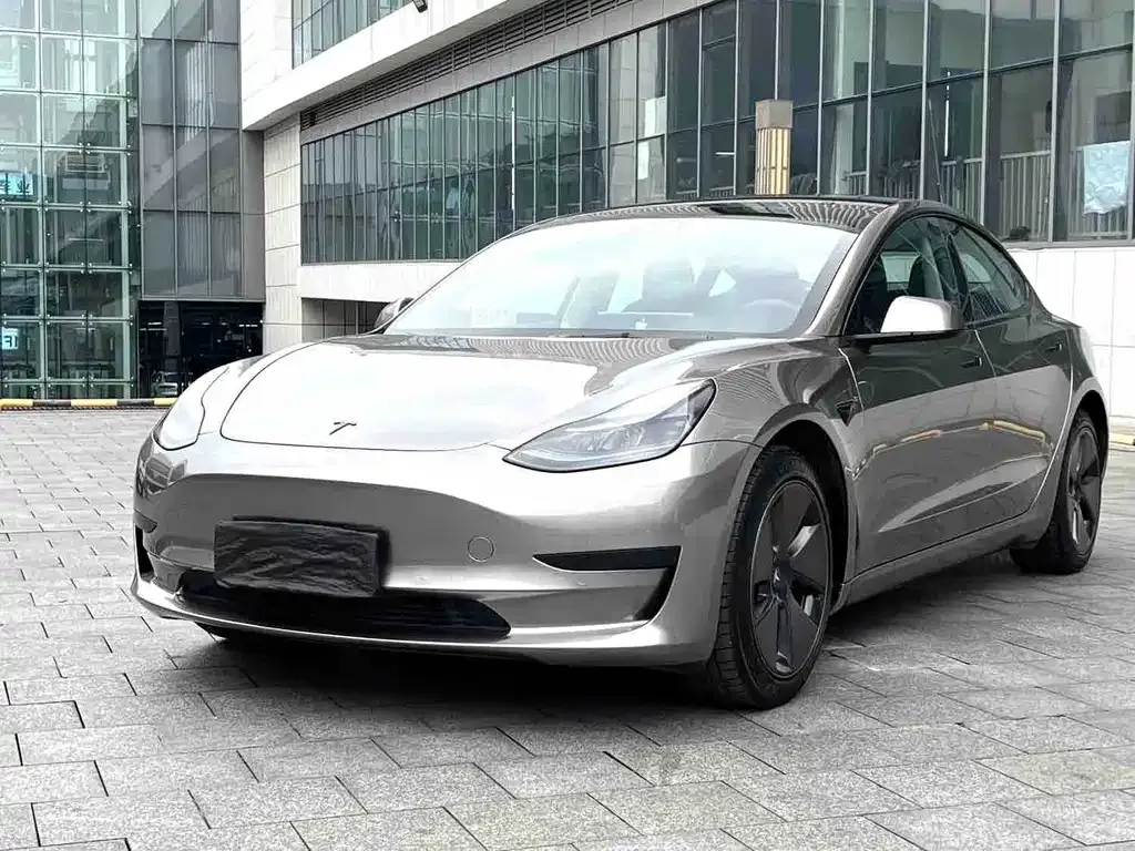 Tesla Model 3 — фото 1