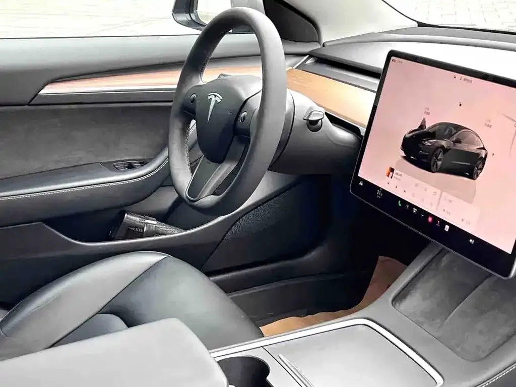 Tesla Model 3 — фото 4