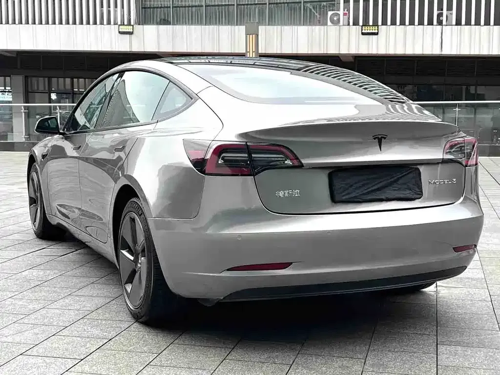Tesla Model 3 — фото 9