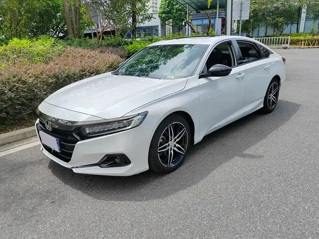 Honda Accord — фото 1