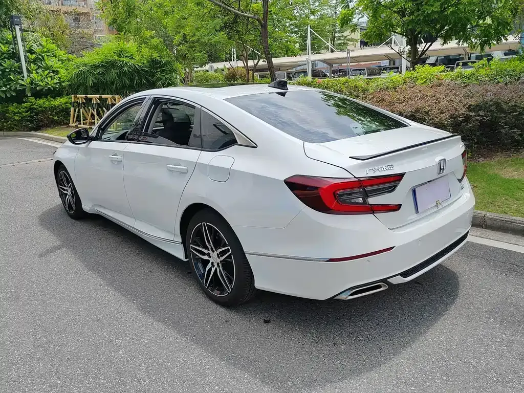 Honda Accord — фото 9