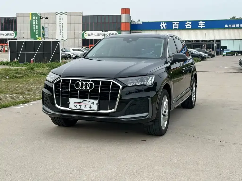 Audi Q7 — фото 1