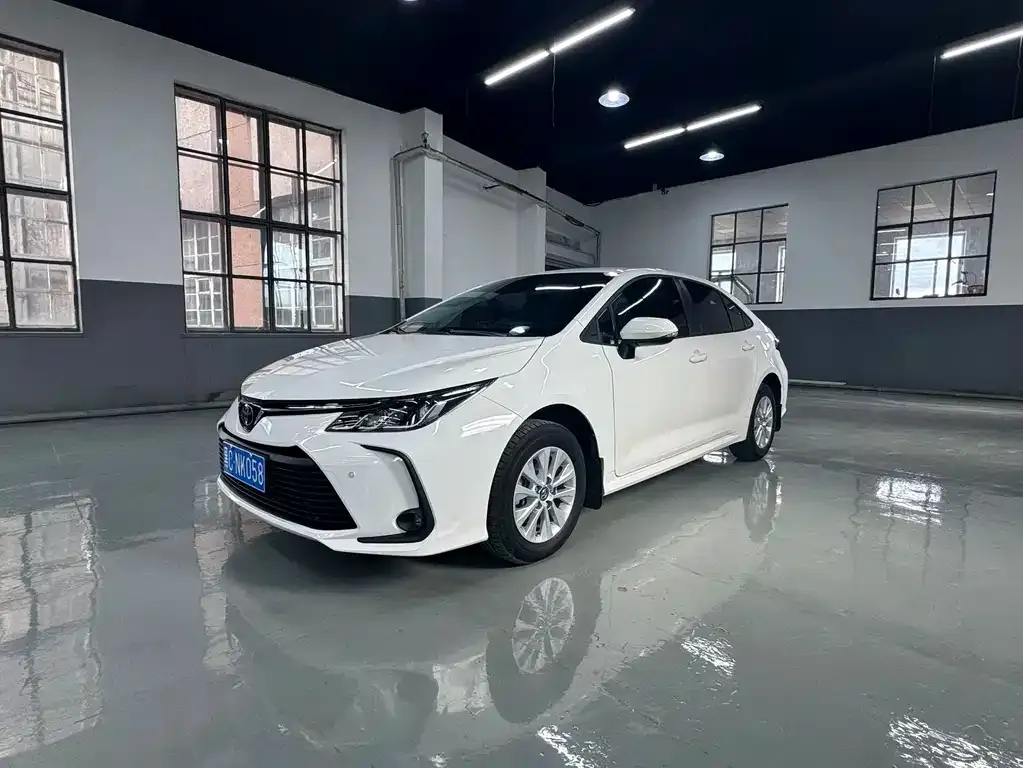 Toyota Corolla — фото 1