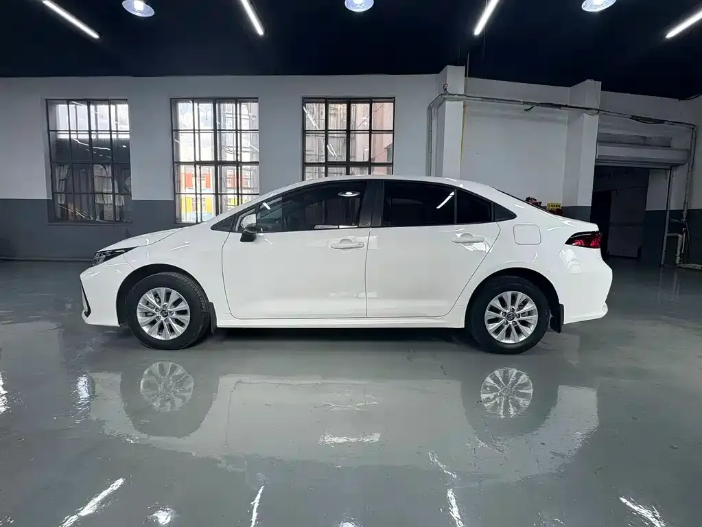 Toyota Corolla — фото 6