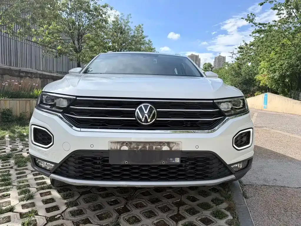 Volkswagen T-Roc — фото 1