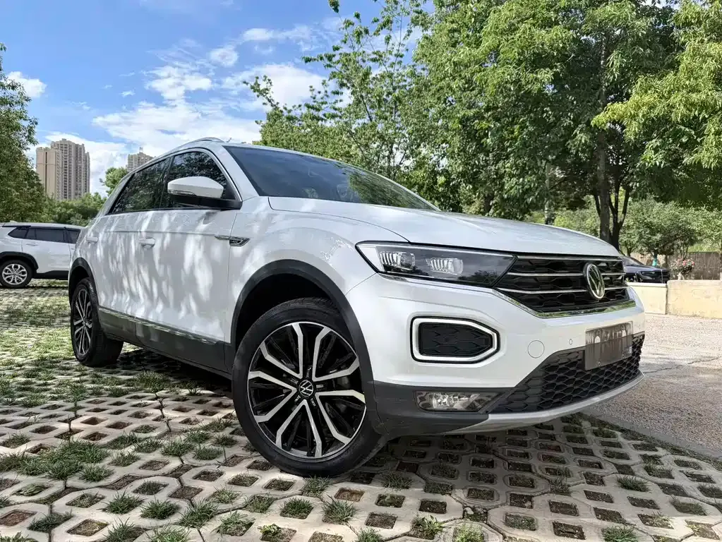 Volkswagen T-Roc — фото 9
