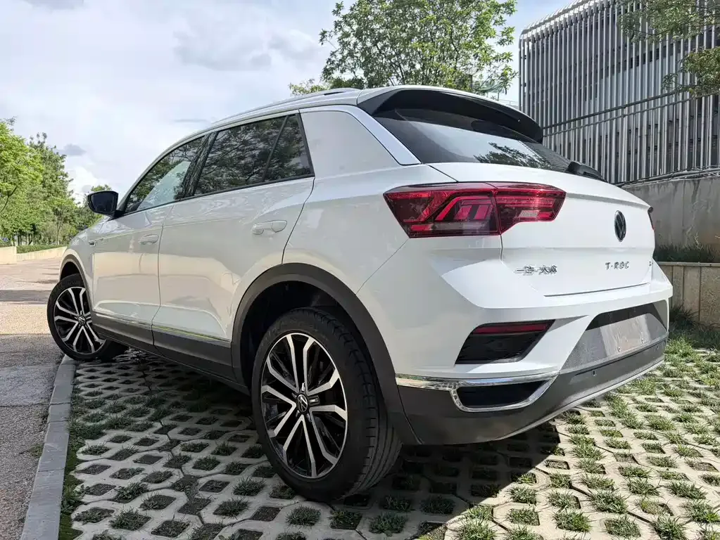Volkswagen T-Roc — фото 8