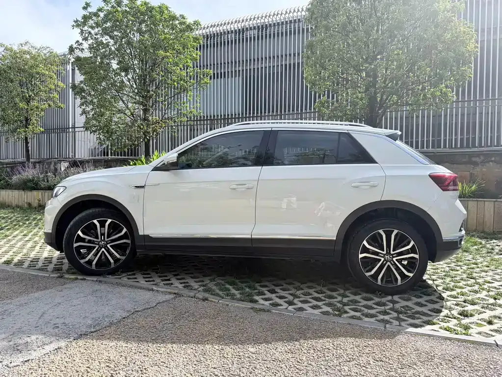 Volkswagen T-Roc — фото 6