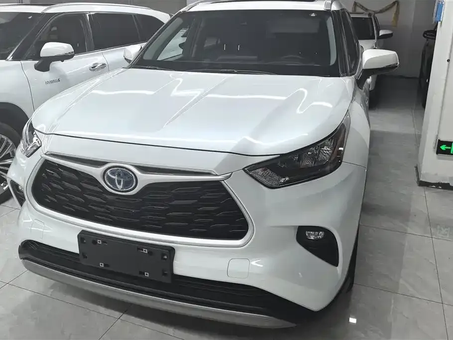 Toyota Highlander — фото 1
