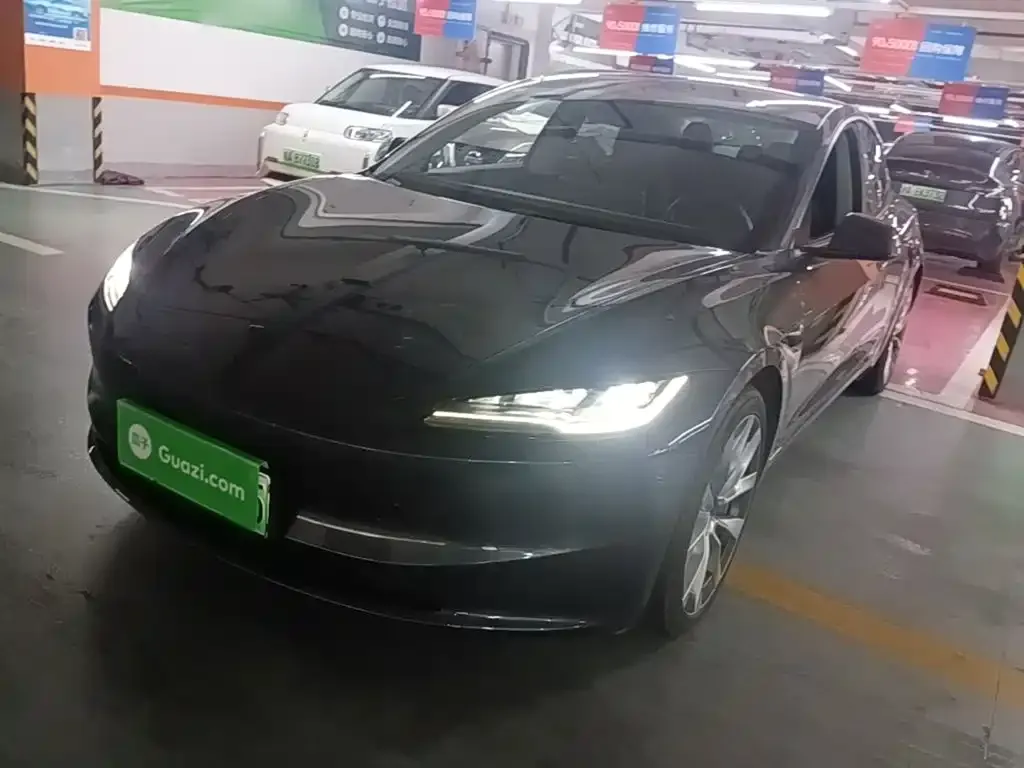 Tesla Model 3 — фото 1