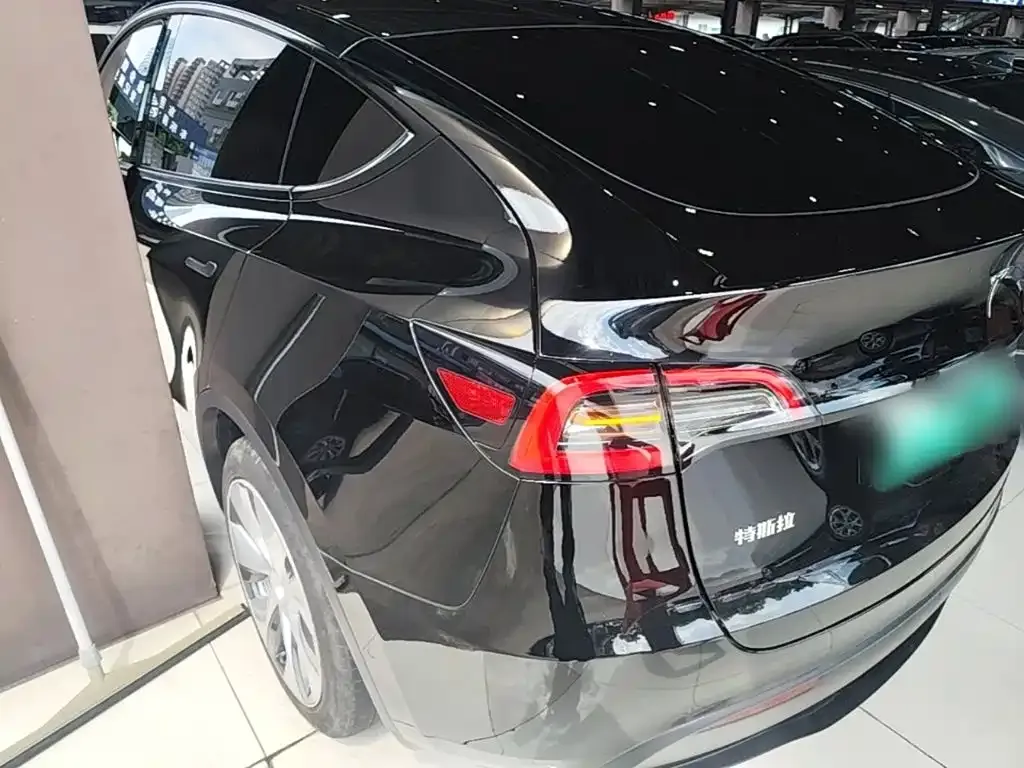Tesla Model Y — фото 4