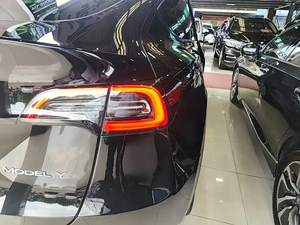 Tesla Model Y — фото 5