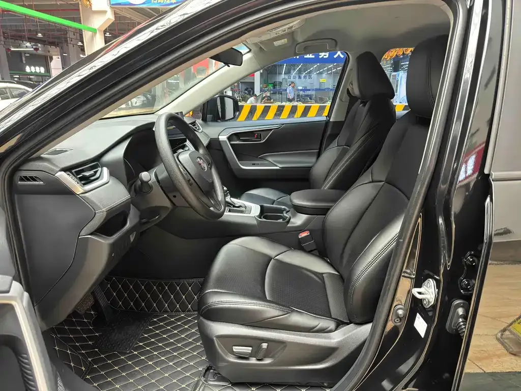 Toyota Wildlander 2024 из CN, фото 3