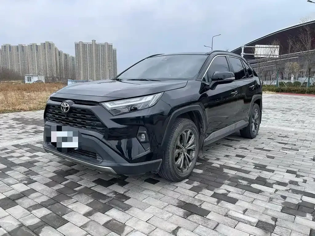 Toyota RAV4 — фото 1