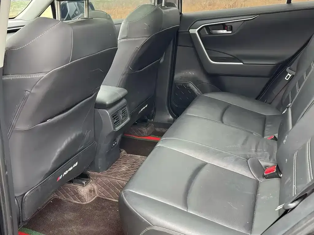 Toyota RAV4 — фото 2