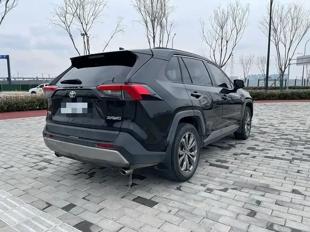 Toyota RAV4 — фото 6