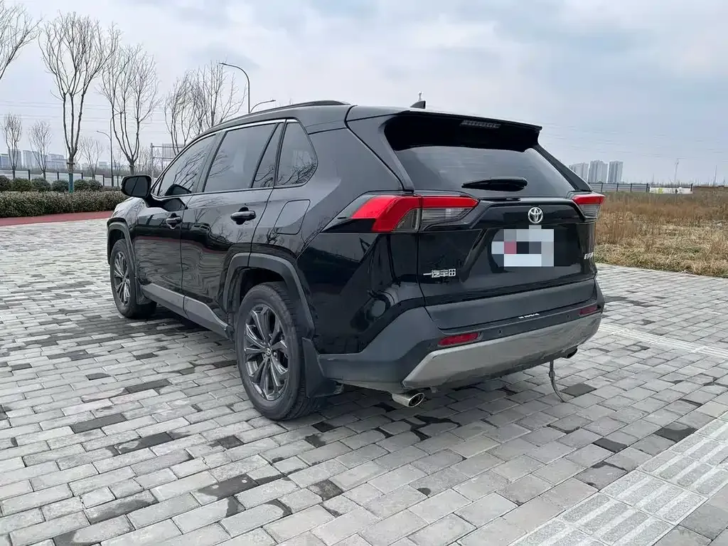 Toyota RAV4 — фото 5
