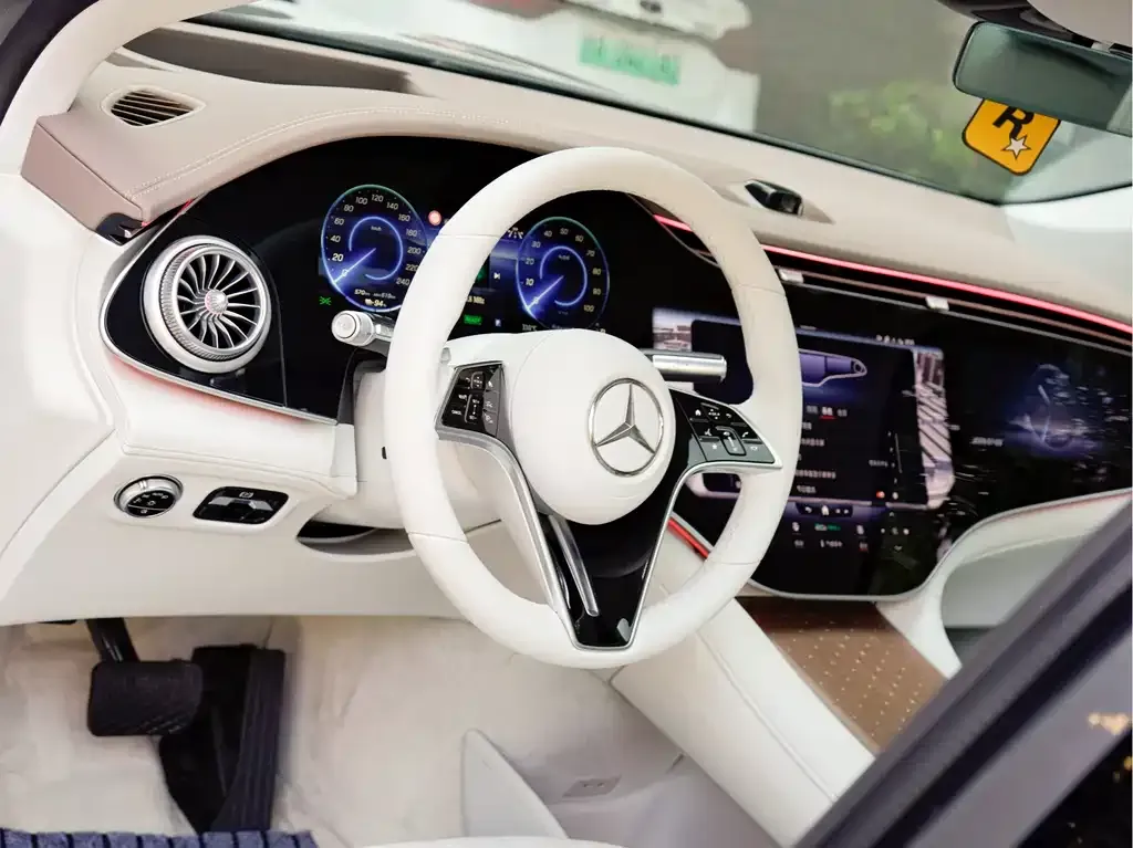 Mercedes-Benz EQS SUV — фото 3