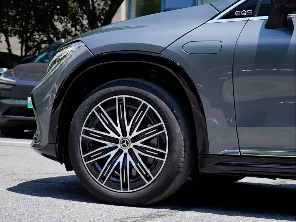 Mercedes-Benz EQS SUV — фото 5