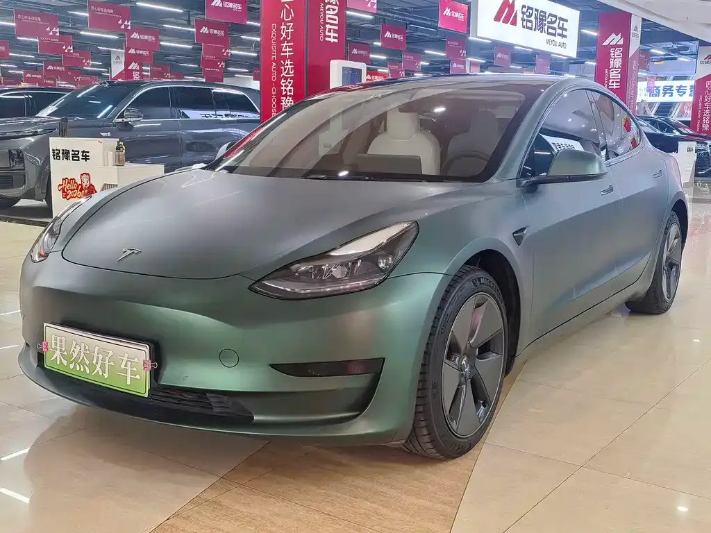 Tesla Model 3 — фото 1
