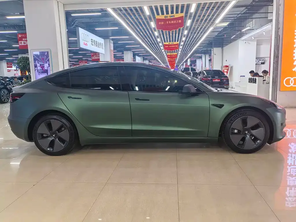 Tesla Model 3 — фото 3