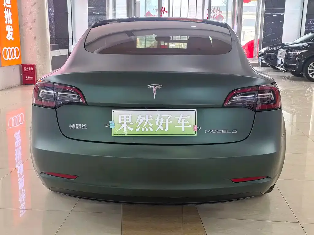 Tesla Model 3 — фото 5