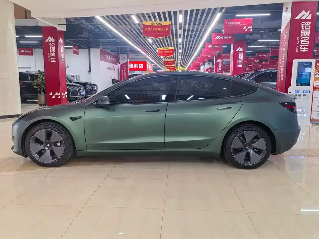 Tesla Model 3 — фото 10