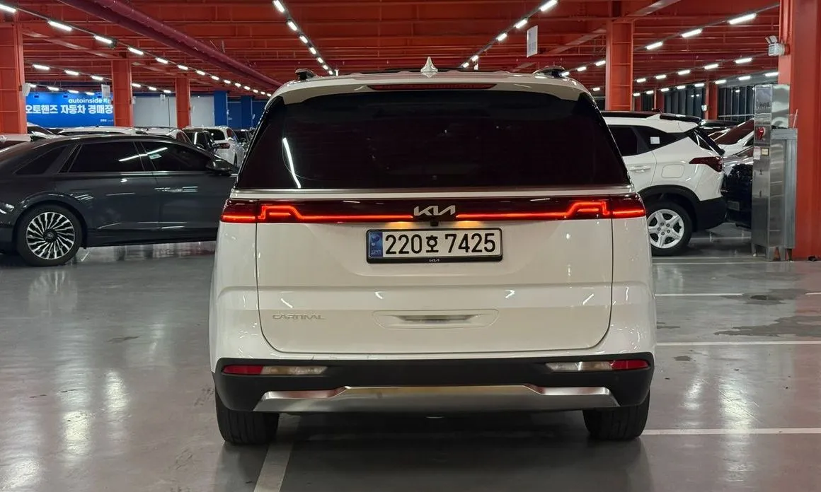 Kia Carnival — фото 10