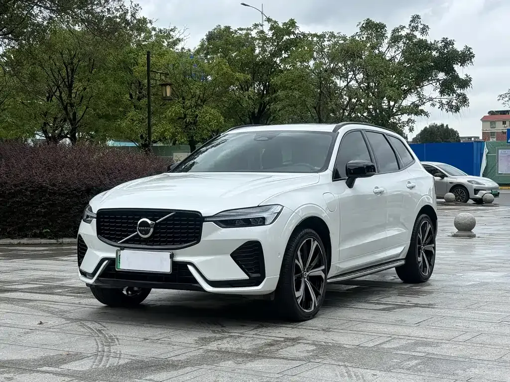 Volvo XC60 PHEV — фото 1
