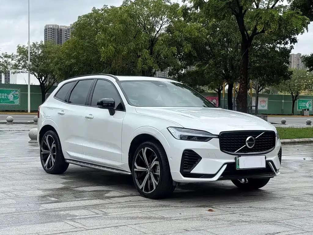 Volvo XC60 PHEV — фото 10