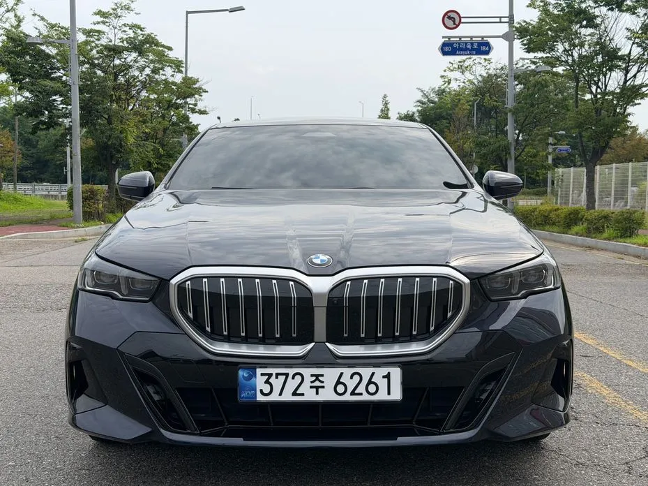 BMW 5-Series — фото 10