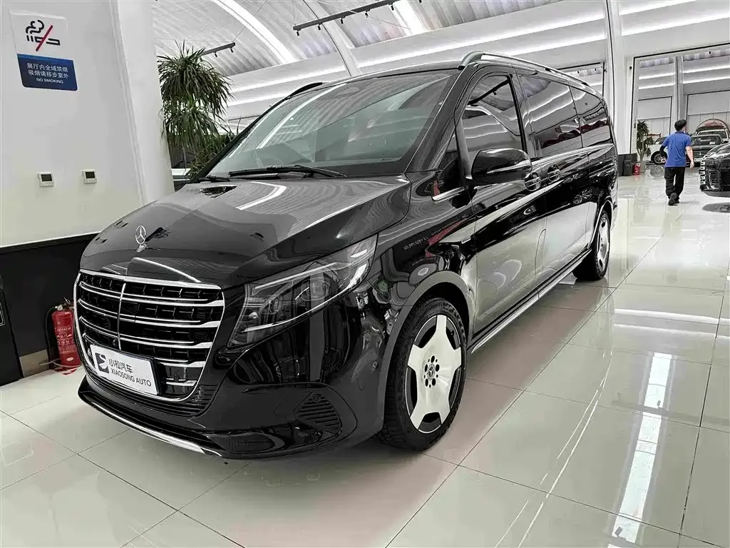 Mercedes-Benz V-Class — фото 1