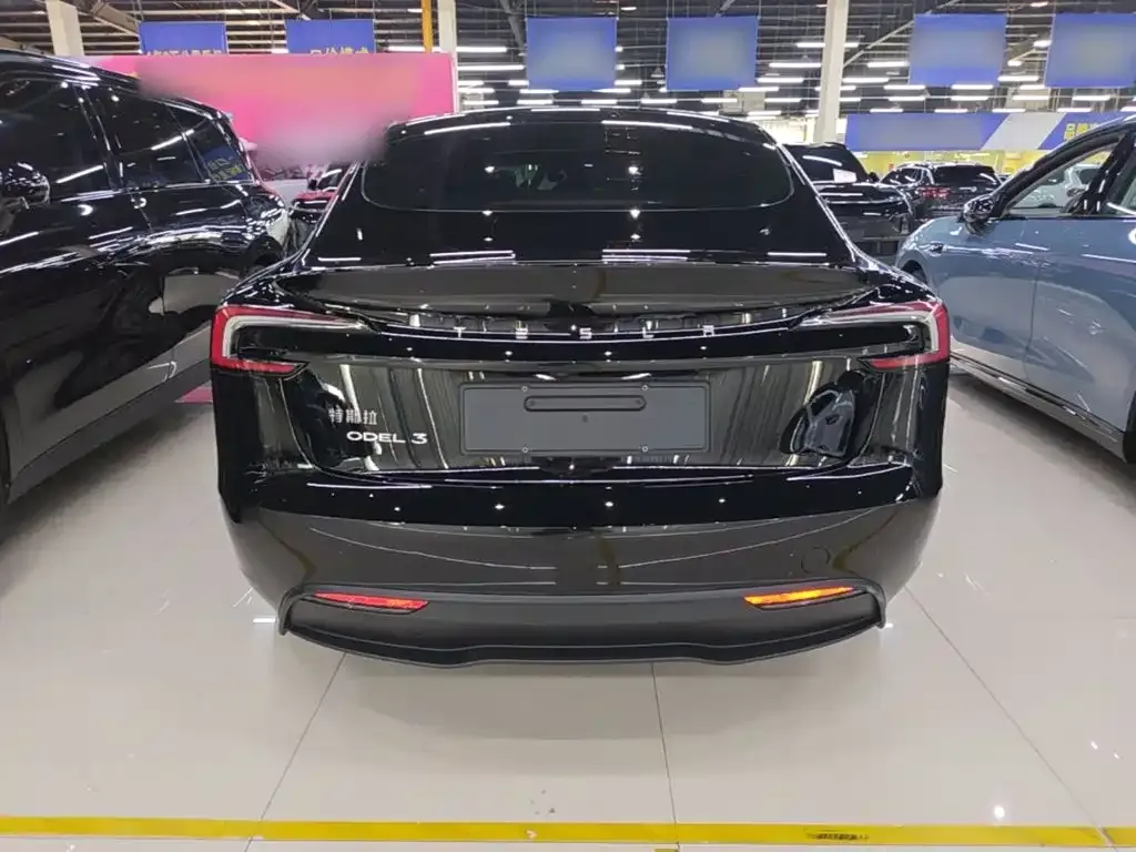 Tesla Model 3 — фото 10