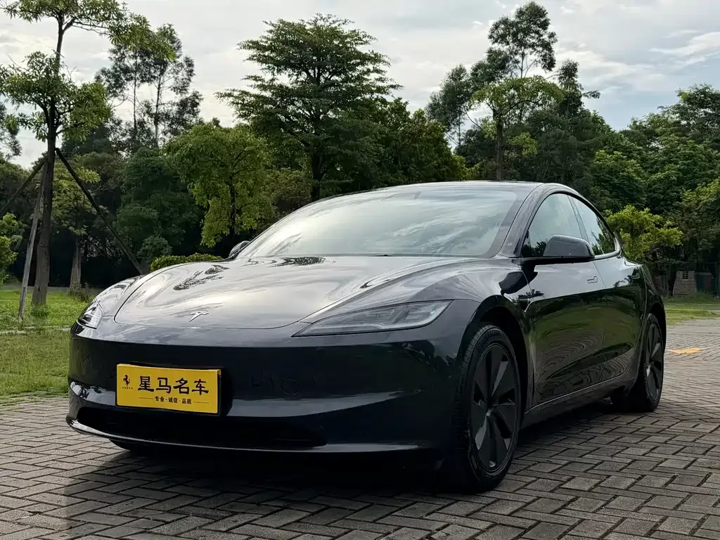 Tesla Model 3 — фото 1