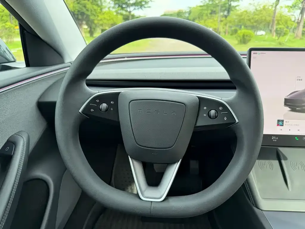 Tesla Model 3 — фото 7