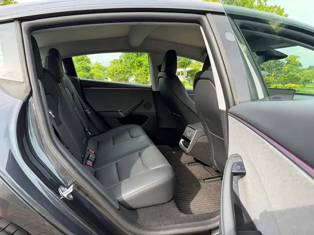 Tesla Model 3 — фото 2
