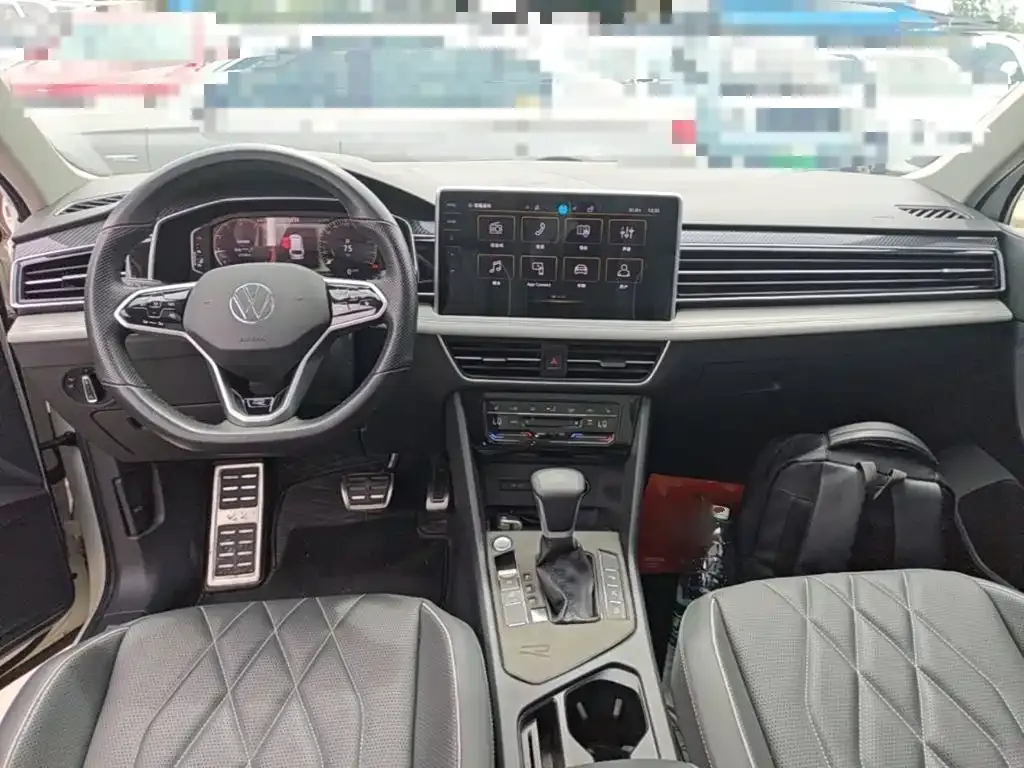 Volkswagen Tiguan L — фото 10