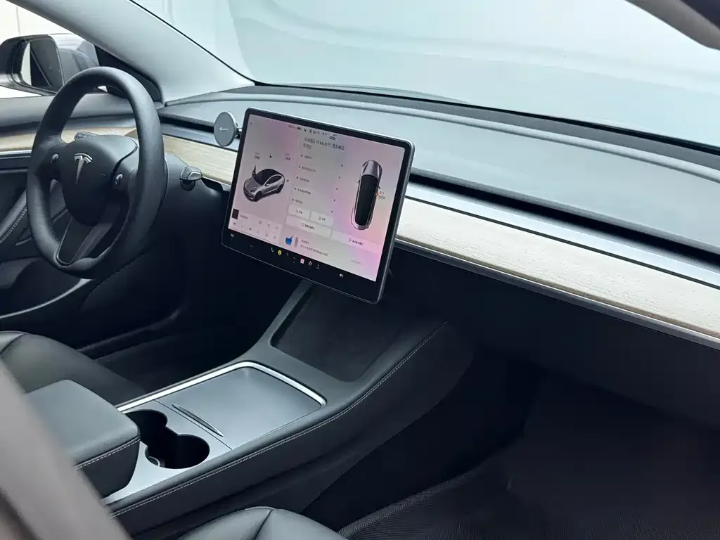 Tesla Model 3 — фото 5