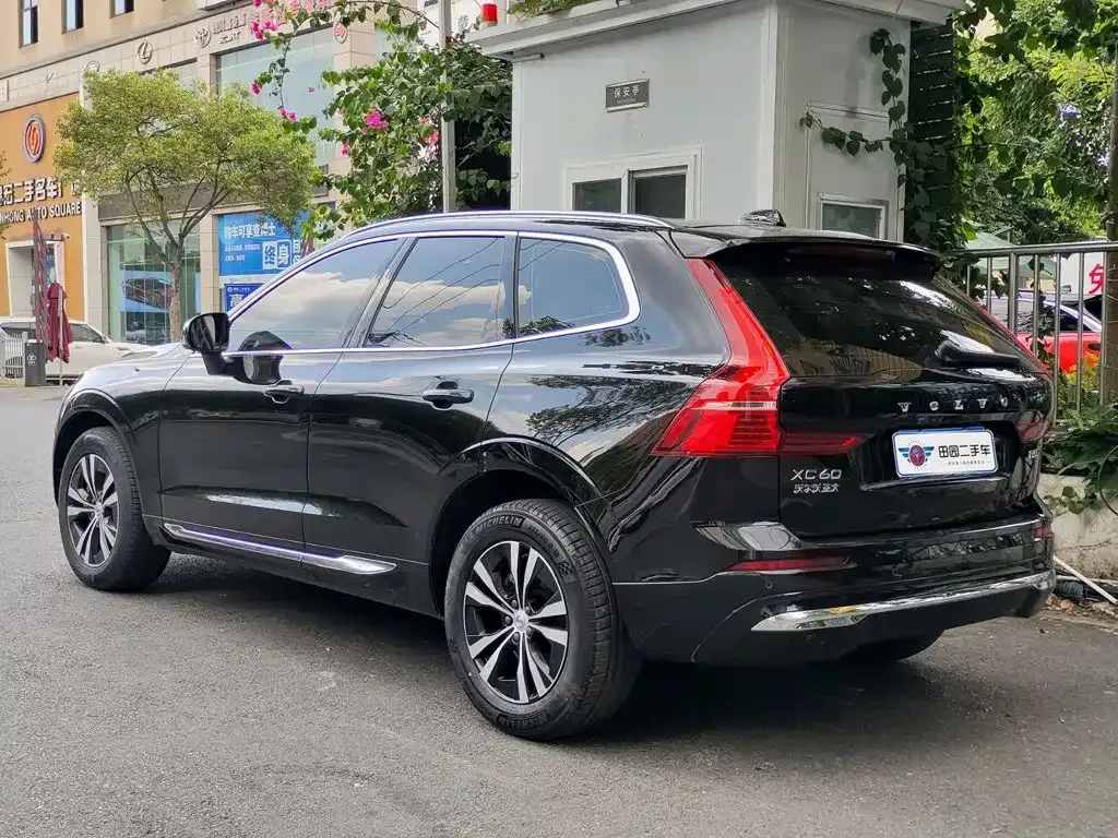 Volvo XC60 — фото 9