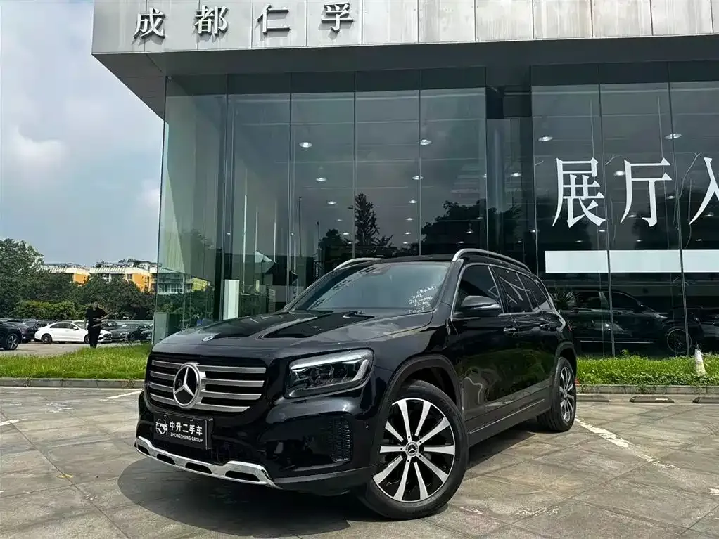 Mercedes-Benz GLB — фото 1