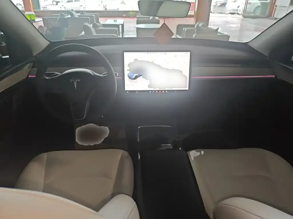Tesla Model Y — фото 9