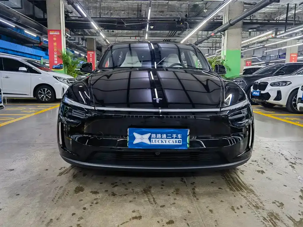 Tesla Model Y L — фото 7