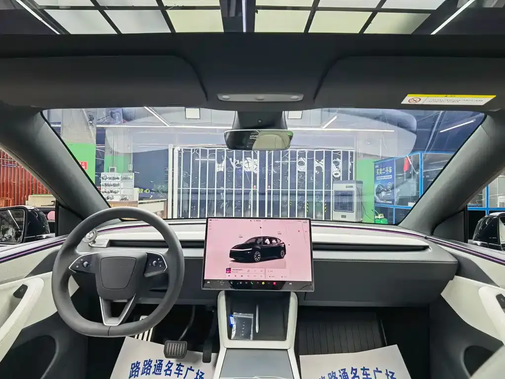 Tesla Model Y L — фото 2