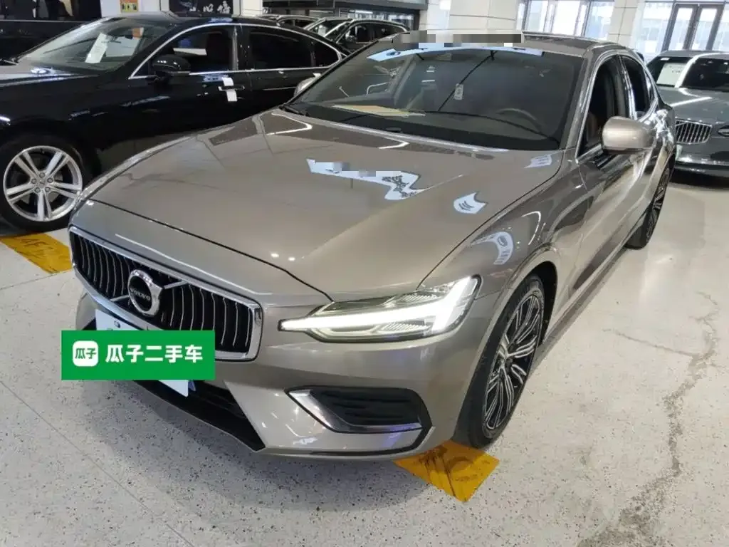 Volvo S60 — фото 1